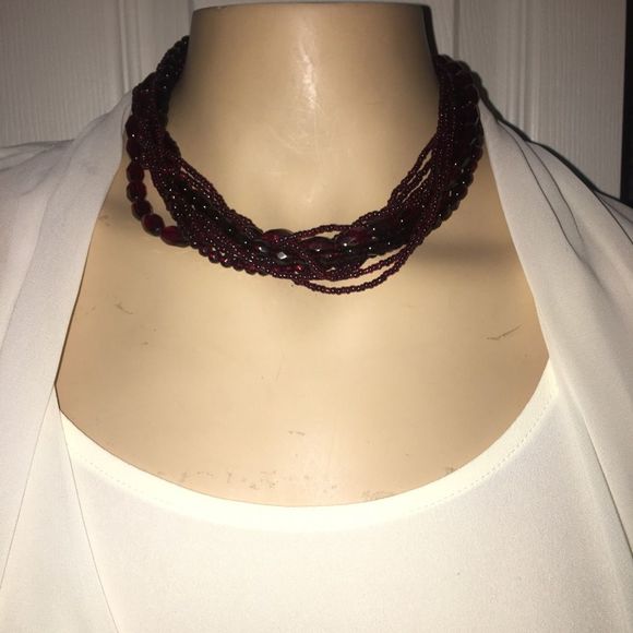 Elegant & stylish burgundy bead necklace - Picture 2 of 6